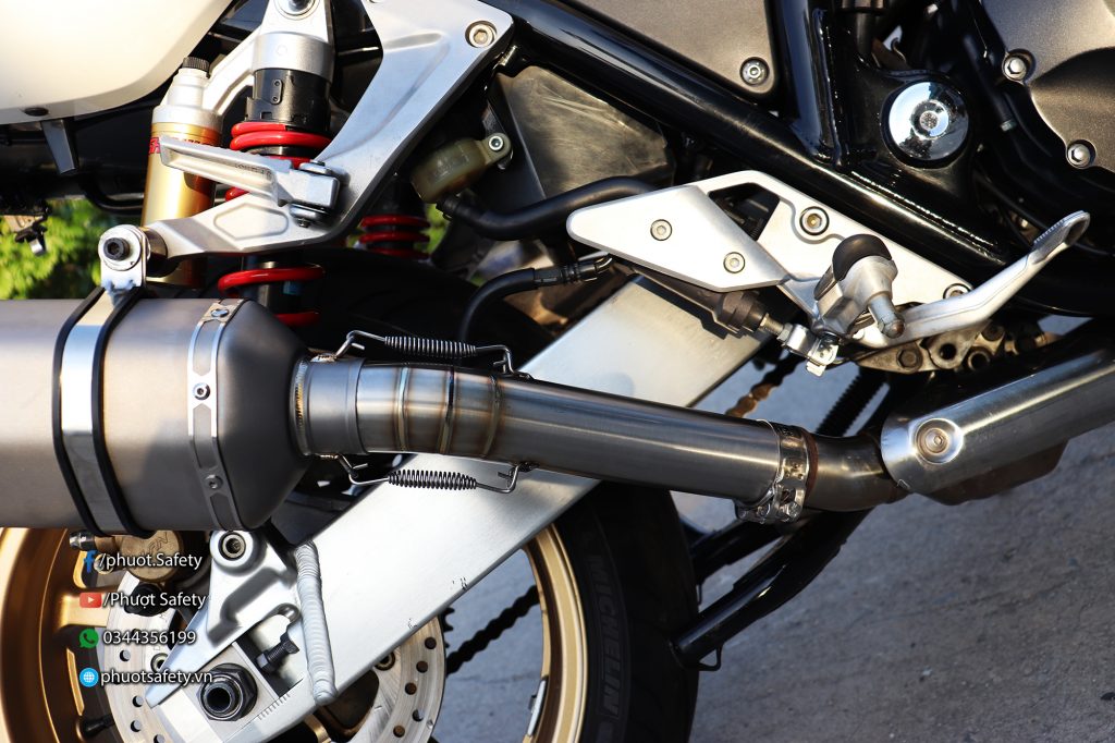 honda-cb1300-super-four-do-po-akrapovic-titan-6-trieu